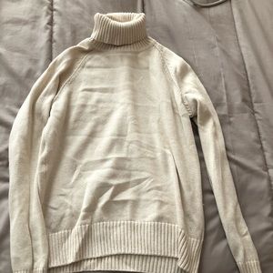 Cream turtleneck sweater, M